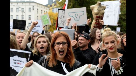 Issue Poland: Women against fascism
