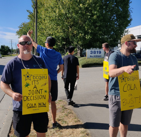 Issue BC government workers on strike against wage cuts